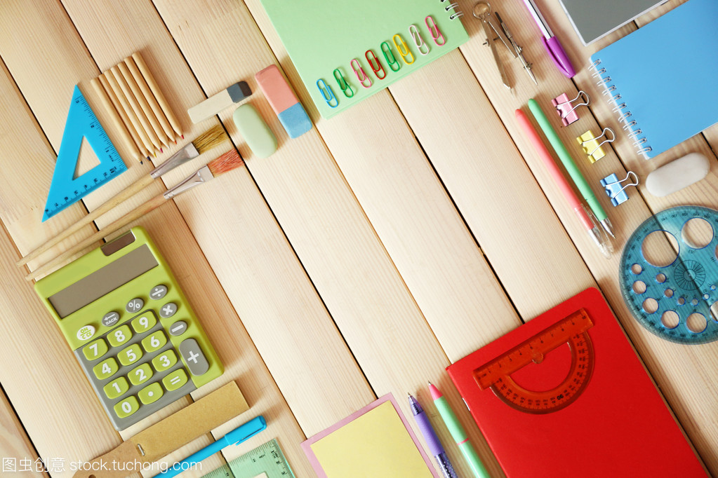 平躺的文具 靜默的守護(hù)者